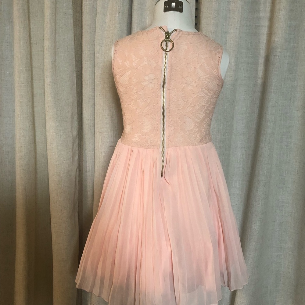 NWOT Soft pink dress with pearls - Picture 2 of 3
